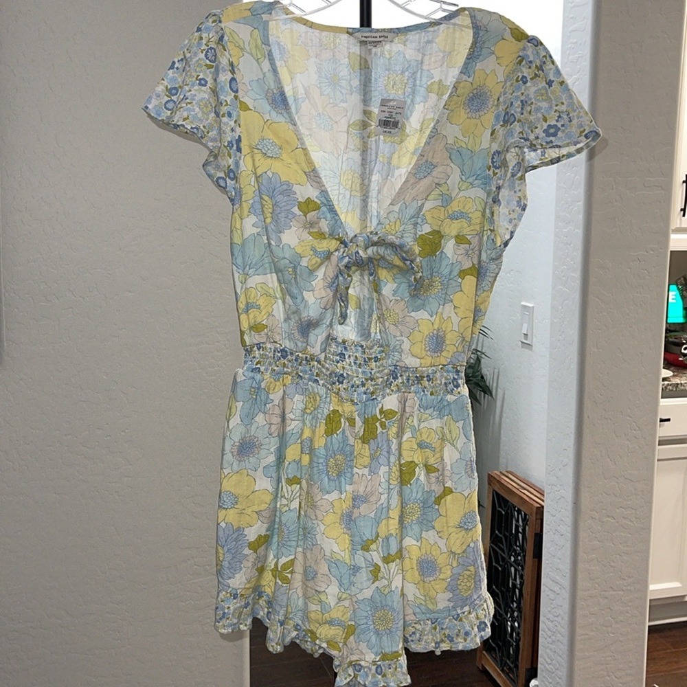 American Eagle Floral Cut-Out Tie-Front Romper Ruffled Hem Elastic Waist Sz XS. - Picture 3 of 17